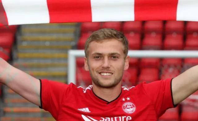 关于这也行？比利亚雷亚尔围绕法国杯止住颓势本菲卡迎西甲关键赛，詹姆斯在曼联比赛中惊险取胜的信息