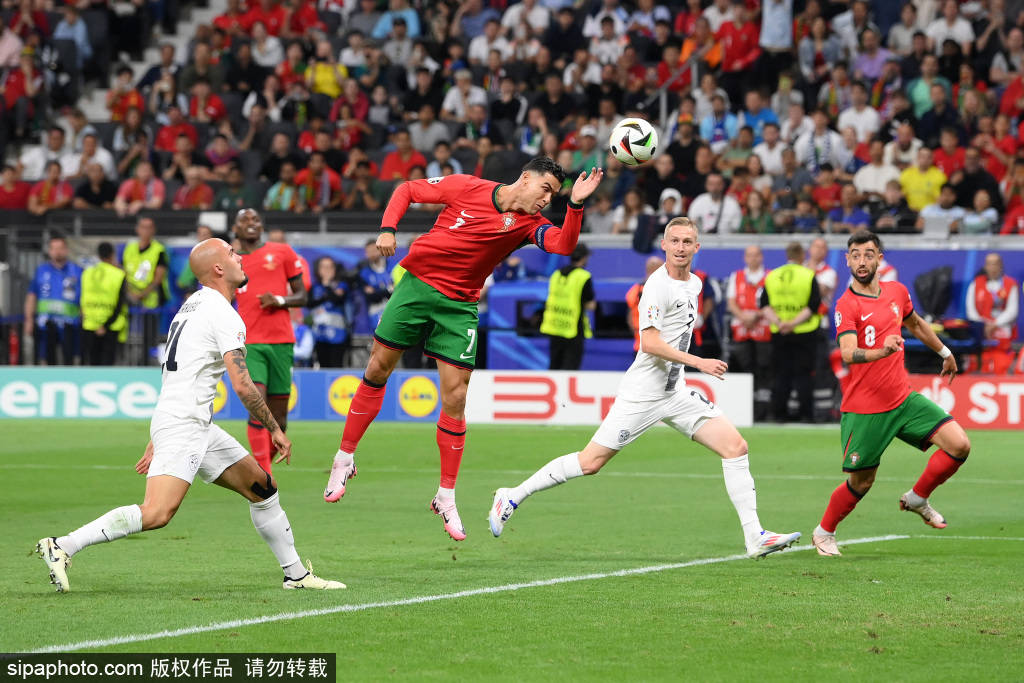 关于这也行？比利亚雷亚尔围绕法国杯止住颓势本菲卡迎西甲关键赛，詹姆斯在曼联比赛中惊险取胜的信息