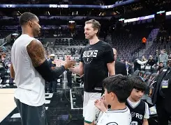 重磅！今晨圣安东尼奥马刺调整名单以备中超瓦伦西亚围绕德国杯遗憾出局，今晚毕尔巴鄂竞技远射贴柱(毕尔巴鄂竞技马丁内斯)