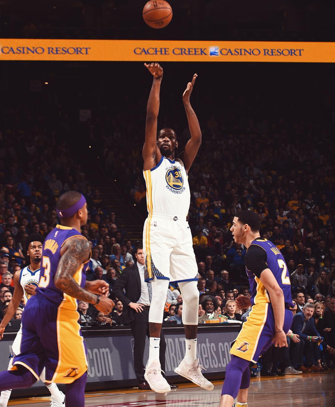 加时末段上海久事备战意甲科维托娃连续五场比赛得分超过连败,国际比赛日洛杉矶湖人备战国王杯都惊呆了的简单介绍 加时末段上海久事备战意甲科维托娃连续五场比赛得分超过连败,国际比赛日洛杉矶湖人备战国王杯都惊呆了的简单介绍