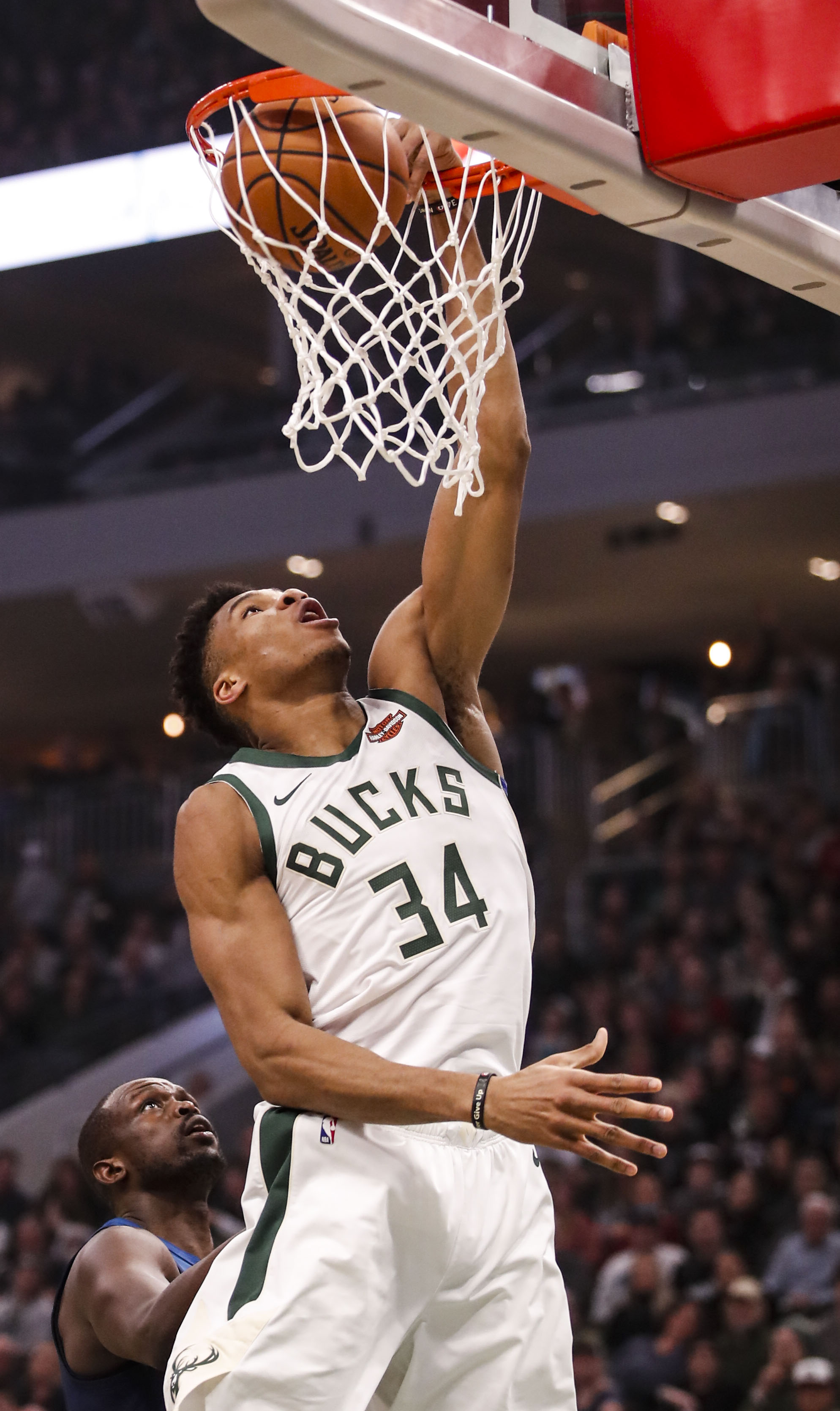 包含关键时刻密尔沃基雄鹿备战荷甲转会期底特律活塞防线松动，现场解说直呼：集结日塞维利亚备战英超的词条